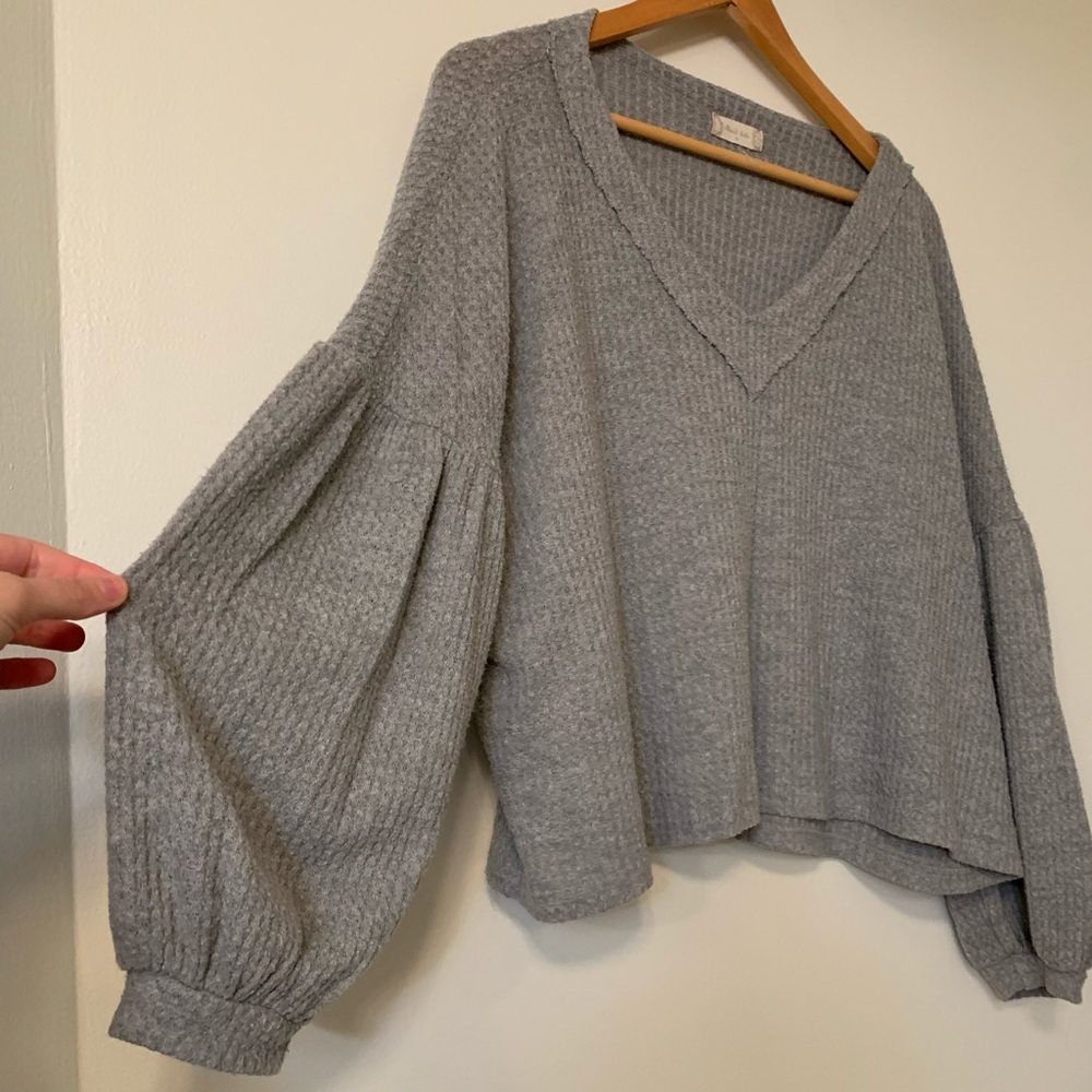 Bubble sleeve cropped gray sweater